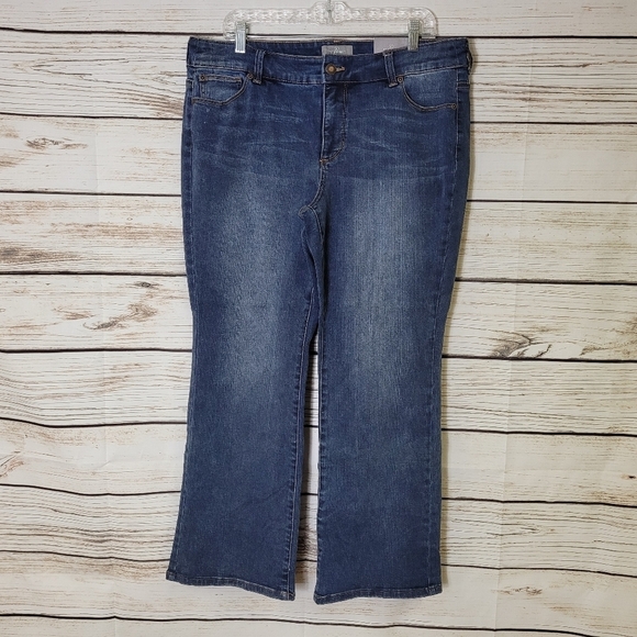 NWT Chico's So-Slimming Bootcut Jeans Size 14 Short - Picture 2 of 5